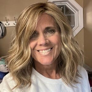 Rachel Welch Wavy Day in Iced Cappachino